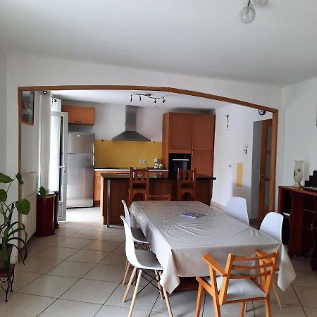 Maison de village spacieuse et agréable Saint-Georges-de-Luzençon Esterno foto