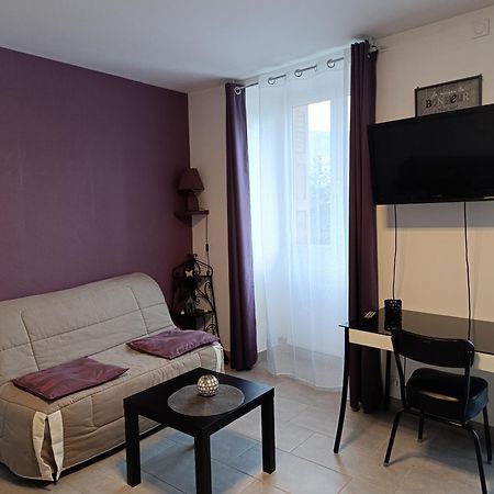 Maison de village spacieuse et agréable Saint-Georges-de-Luzençon Esterno foto
