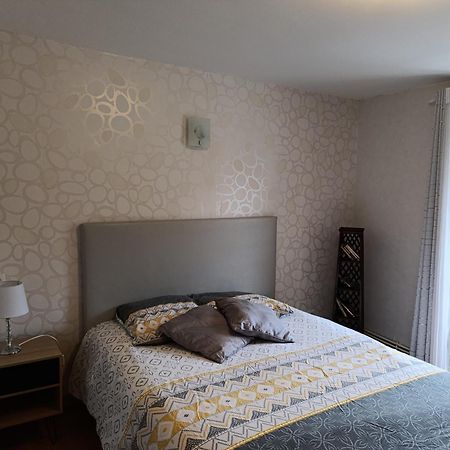 Maison de village spacieuse et agréable Saint-Georges-de-Luzençon Esterno foto