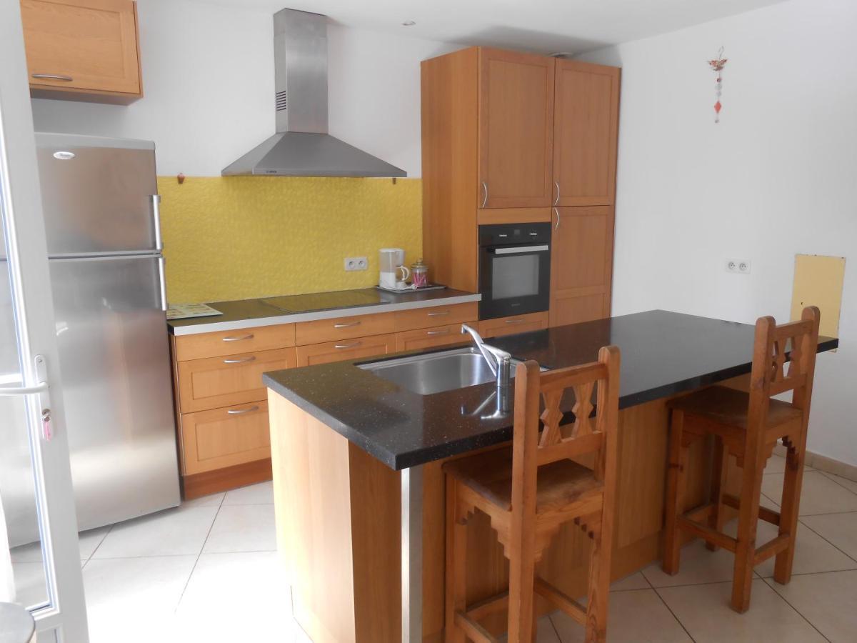 Maison de village spacieuse et agréable Saint-Georges-de-Luzençon Esterno foto