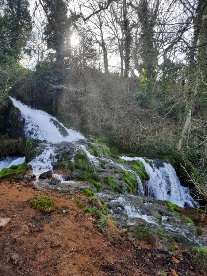 Maison de village spacieuse et agréable Saint-Georges-de-Luzençon Esterno foto