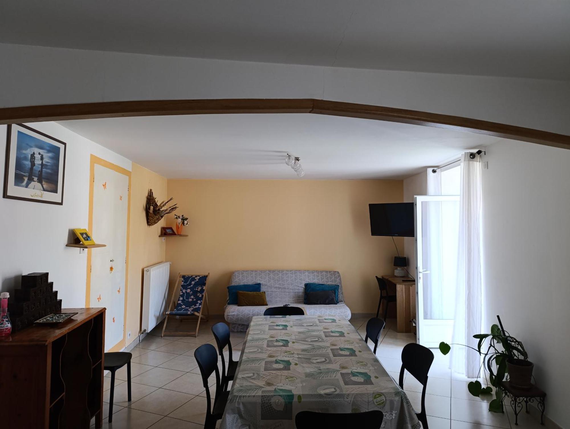 Maison de village spacieuse et agréable Saint-Georges-de-Luzençon Esterno foto