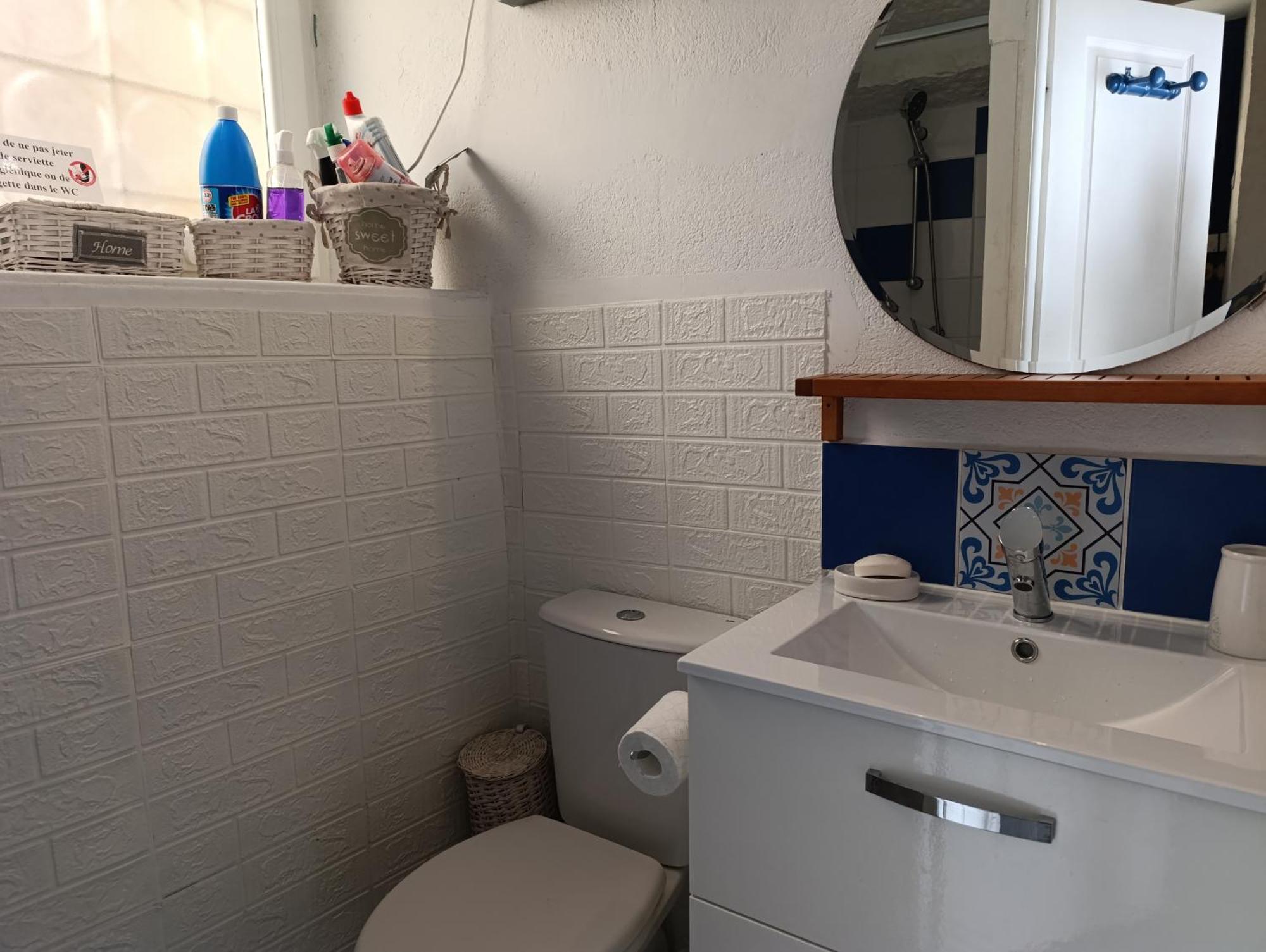 Maison de village spacieuse et agréable Saint-Georges-de-Luzençon Esterno foto